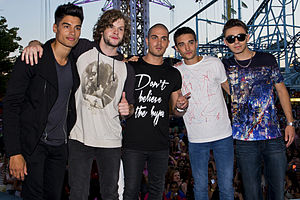 The Wanted in 2013 at the Swedish program Sommarkrysset in Stockholm Gröna Lund. From left to right: Siva Kaneswaran, Jay McGuiness, Max George, Tom Parker, and Nathan Sykes.