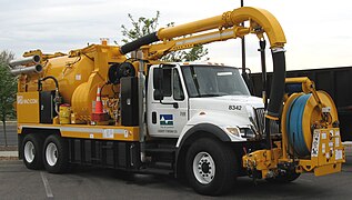 Sewer vacuum truck