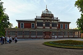 Noble Assembly Summer Club. After the Russian Revolution of 1917 it was renamed a Palace of people's arts.