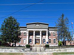 Campbell County Courthouse in Jacksboro