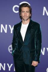 Jake Gyllenhaal Stars on Broadway