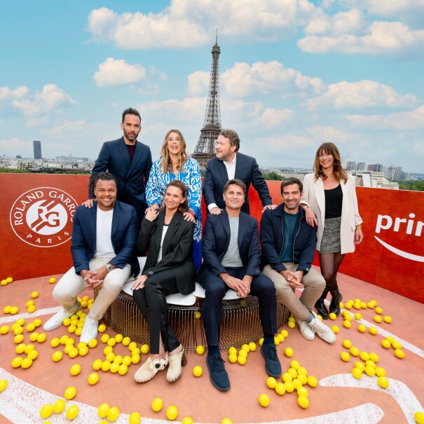Les experts du tennis Marion Bartoli, Tatiana Golovin, Fabrice Santoro et Jo-Wilfried Tsonga ainsi que les présentateurs principaux Thibault Le Rol et Clémentine Sarlat assistés de Benoit Daniel, le reporter terrain. 