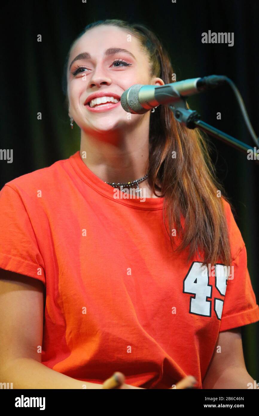 Bala Cynwyd, PA, USA. 10th Mar 2020. Tate McRae visits Q102 studio in Bala Cynwyd, Pa March 10, 2020 ***HOUSE COVERAGE*** Credit : Star Shooter/MediaPunch Credit: MediaPunch Inc/Alamy Live News Stock Photo