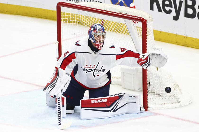 Washington Capitals goaltender Darcy Kuemper (35) makes a save.