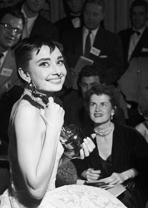 The evolution of fashion at the Oscars: From classics to modern glamor in Off-Off-Broadway