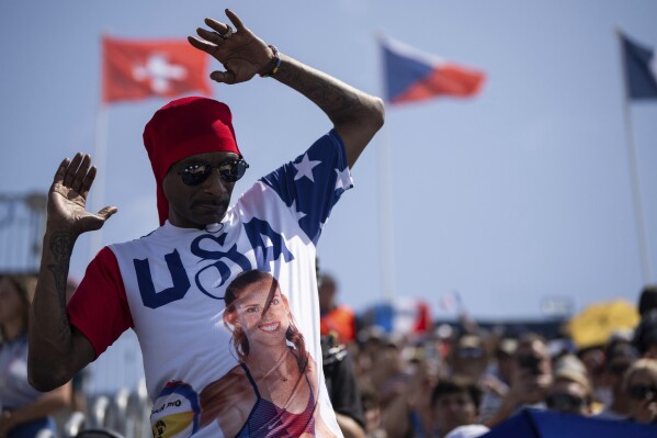 Snoop Dogg attends the women's pool C beach volleyball match between USA and France at Eiffel Tower Stadium at the 2024 Summer Olympics, Wednesday, July 31, 2024, in Paris, France. (AP Photo/Louise Delmotte)