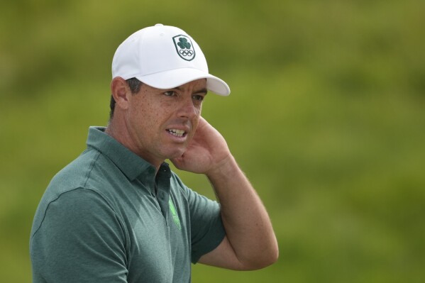 Rory McIlroy, of Ireland, reacts after putting on the 14th green during the final round of the men's golf at the 2024 Summer Olympics, Sunday, Aug. 4, 2024, at Le Golf National in Saint-Quentin-en-Yvelines, France. (AP Photo/Matt York)