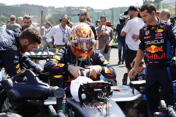 Crew prepare the car of Red Bull driver Max Verstappen of the Netherlands prior to the start of the Formula One Grand Prix at the Spa-Francorchamps racetrack in Spa, Belgium, Sunday, July 28, 2024. (AP Photo/Geert Vanden Wijngaert)