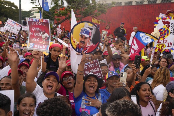 Supporters of Venezuelan President Nicolas Maduro attend at a campaign rally in the Catia neighborhood of Caracas, Venezuela, Thursday, July 18, 2024. Venezuela is set to hold presidential elections July 28. (AP Photo/Matias Delacroix)