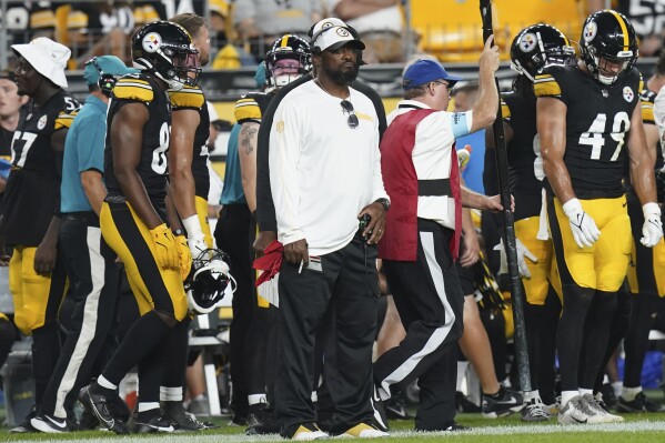 Pittsburgh Steelers head coach Mike Tomlin, center, watches from the sidelines in the second half of a preseason NFL football game against the Houston Texans, Friday, Aug. 9, 2024, in Pittsburgh. (AP Photo/Matt Freed)