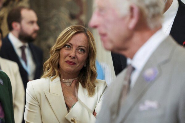 Italy's Prime Minister Giorgia Meloni looks at Britain's King Charles, right, during the European Political Community meeting, near Oxford, England, Thursday July 18, 2024. (Hollie Adams/Pool via AP)