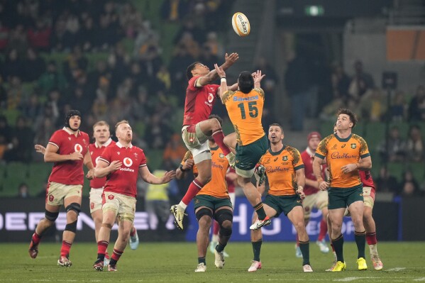 Wales' Rio Dyer, center left, and Australia's Tom Wright, center right, compete for a high ball during their rugby union test match in Melbourne, Saturday, July 13, 2024. (AP Photo/Asanka Brendon Ratnayake)