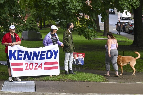 A small group of supporters wait for Independent presidential candidate Robert F. Kennedy Jr., to arrive at the Albany County Courthouse, Wednesday, Aug. 7, 2024, in Albany, N.Y. (AP Photo/Hans Pennink)