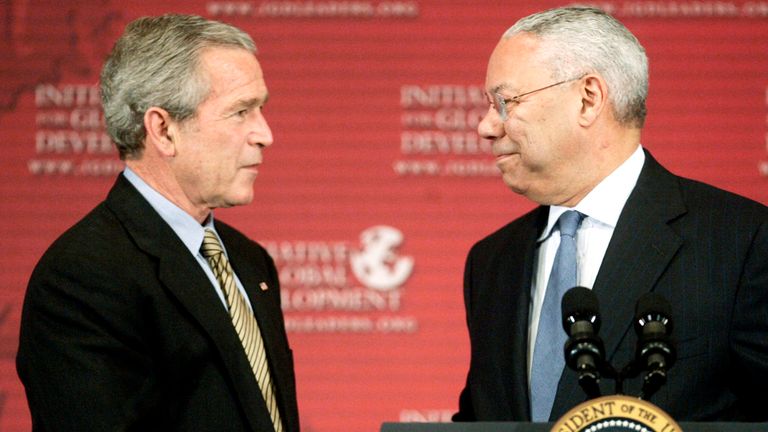 U.S. President George W. Bush (L) is introduced by former Secretary of State Colin Powell as he arrives to deliver remarks at the Initiative for Global Development's National Summit in Washington June 15, 2006. REUTERS/Jim Young (UNITED STATES)
