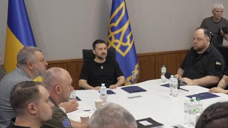 Ukraine's commander-in-chief reports to President Zelenskyy on Kursk operation