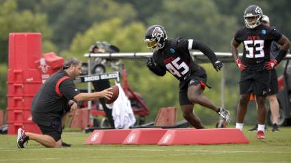 Bills Sign Former Falcons Pro Bowl Linebacker