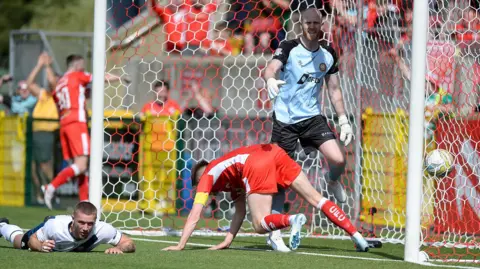 Ryan Curran scores goal for Cliftonville