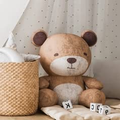 Une chambre de bébé avec berceau et ours en peluche
