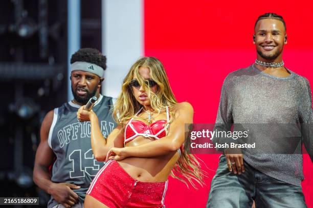 Tate McRae performs during Lollapalooza at Grant Park on August 03, 2024 in Chicago, Illinois.