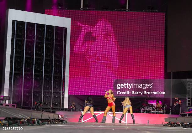 Tate McRae performs with dancers during Lollapalooza at Grant Park on August 03, 2024 in Chicago, Illinois.