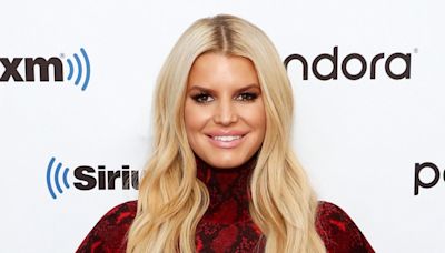 Jessica Simpson Is Being Shamed for the ‘Weird Pose’ She Made With Her Kids