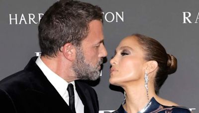 Jennifer Lopez Seen at Ben Affleck s Home: Report