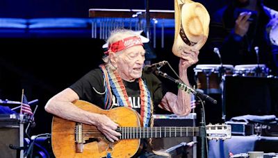 Review: Willie Nelson and Bob Dylan make magic at the Gorge