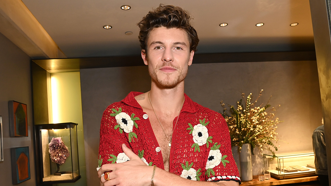 Shawn Mendes poses as David Yurman hosts event with Shawn Mendes in support of the Shawn Mendes Foundation at David Yurman on November 15, 2023 in Beverly Hills, California.